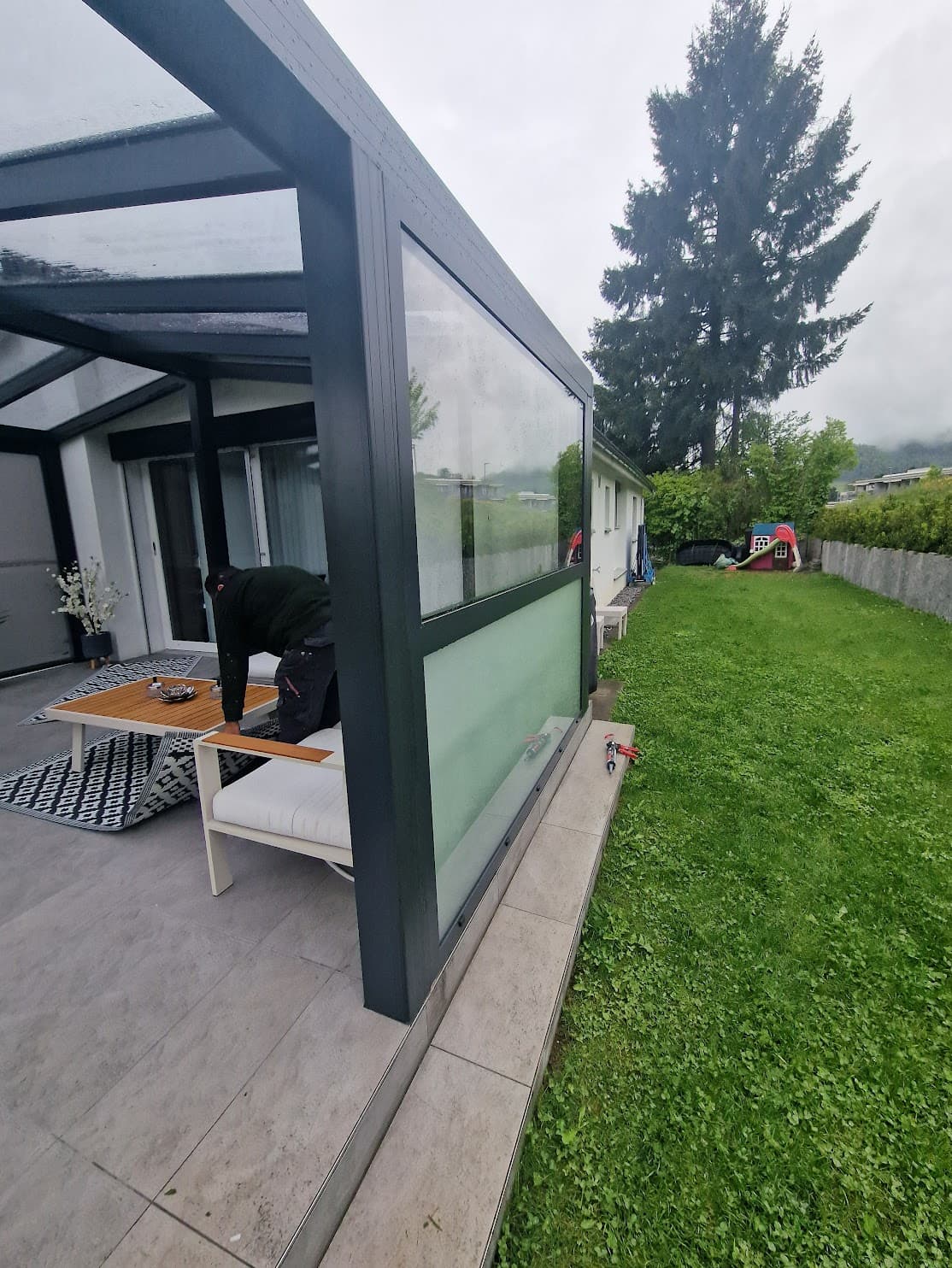 Extension de terrasse vitrée installée par BO Fenster