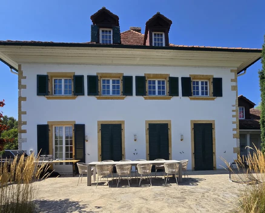 Façade du bâtiment patrimonial à Gals après le remplacement des fenêtres