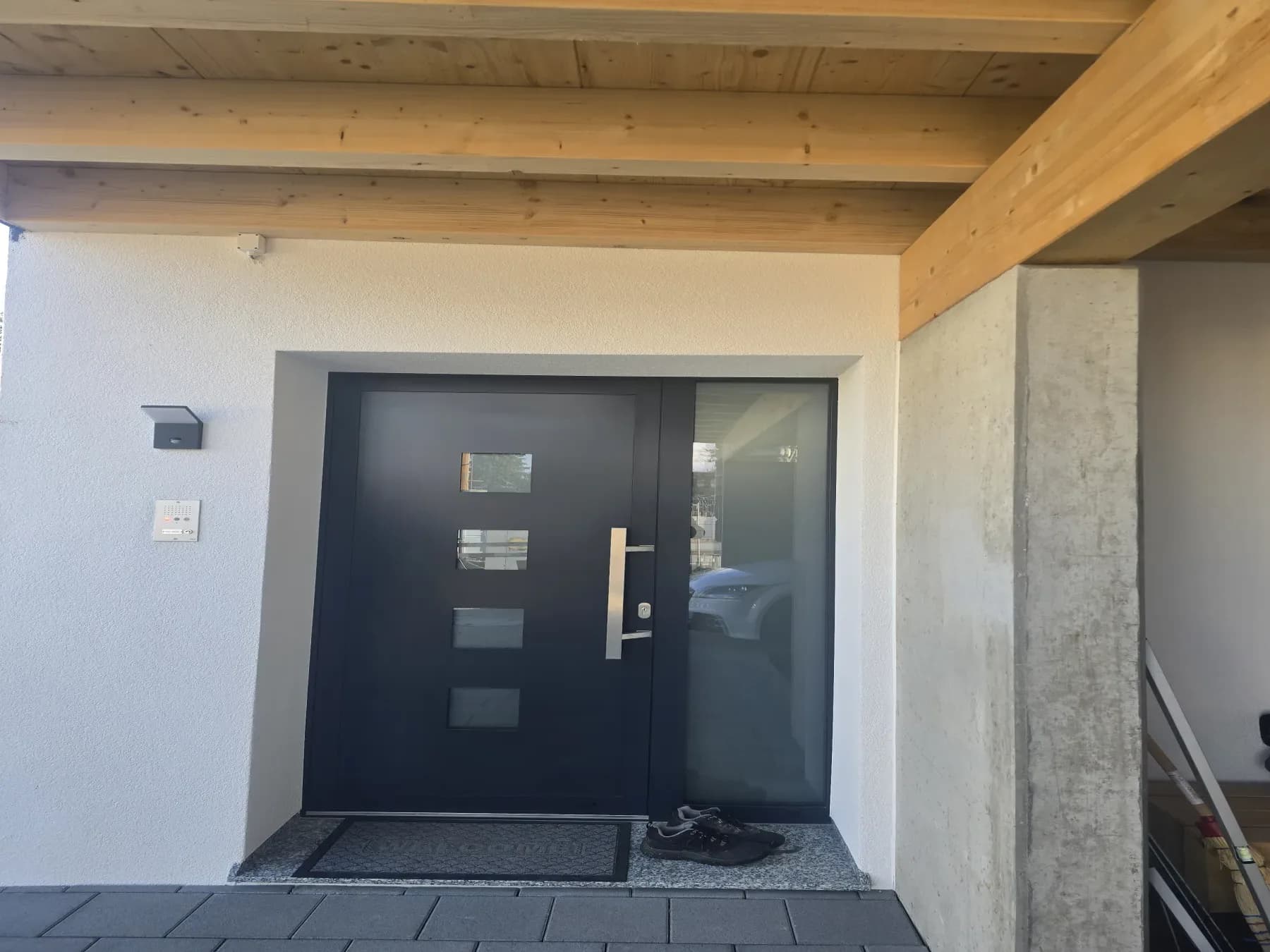 Anthracite entrance door with four glazed inserts and a glazed sidelight